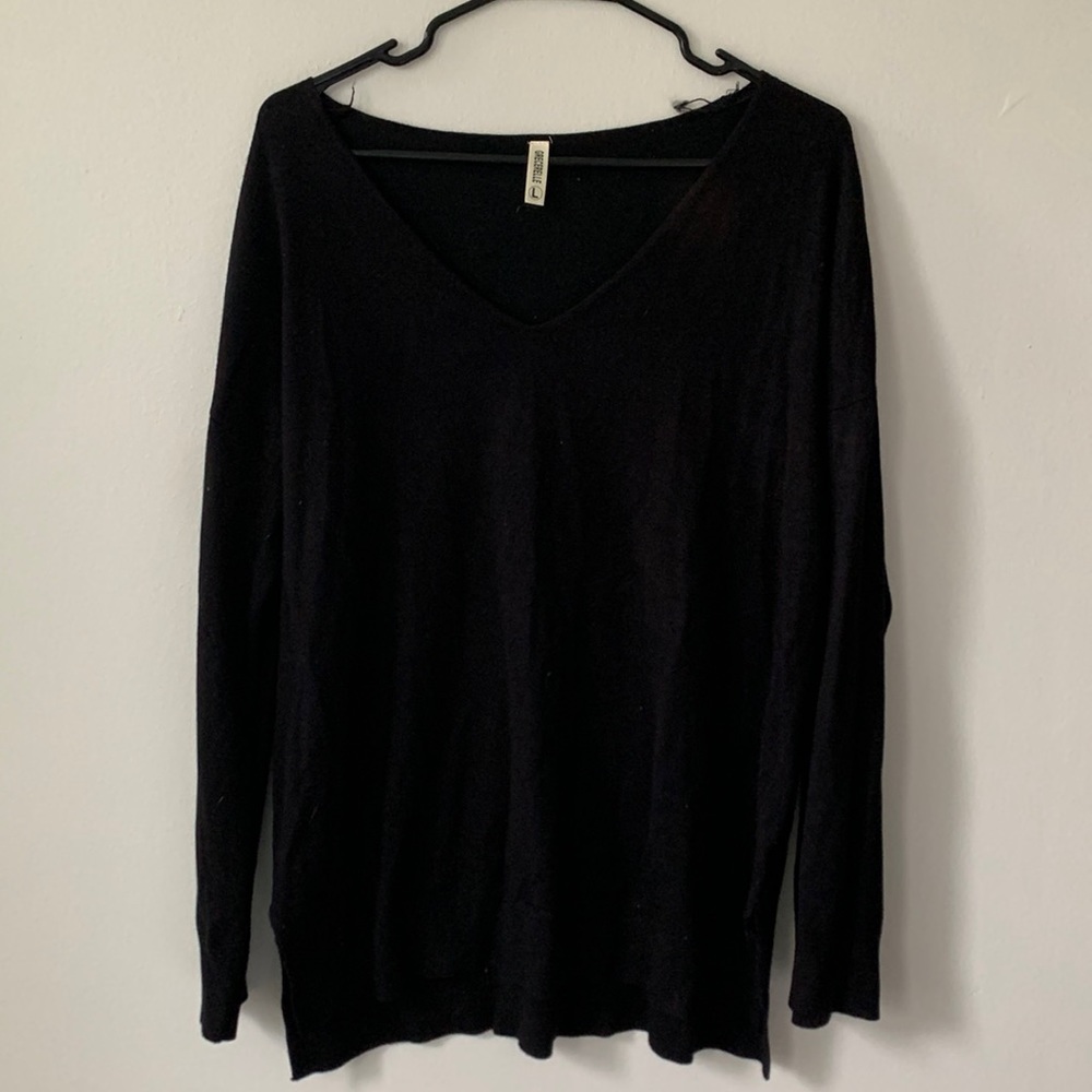 Black long sleeve v-neck sweater